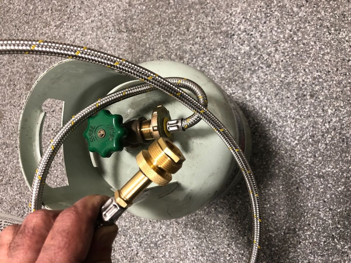 Замена газовых шлангов для плиты: когда и как это сделать